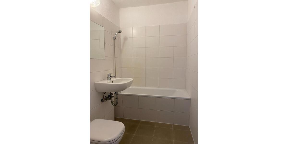 Etagenwohnung Halle (Saale) Damaschkestraße - 4 Zimmer, 70 m&sup2;, 455&euro; | Angebot:26635045