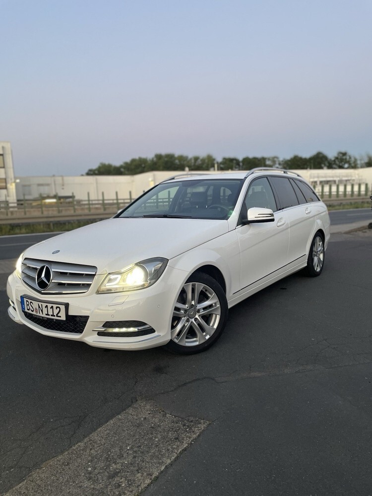 Mercedes-Benz 220 209.877 km 10.449 € Leipzig 04109