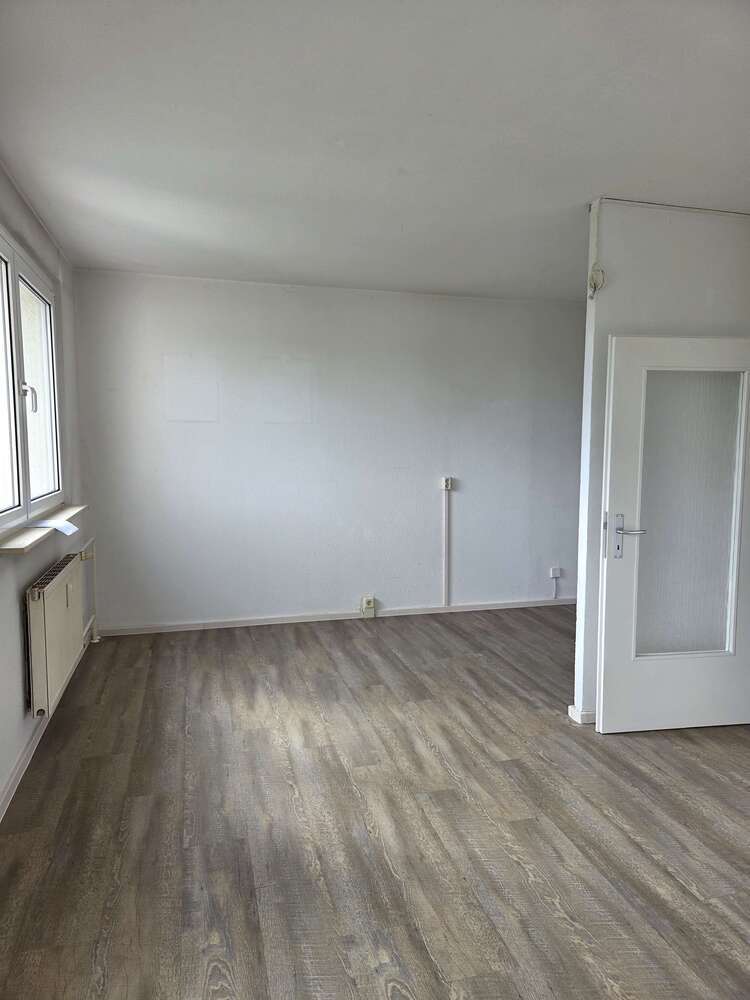 Wohnung zum Mieten in Halle 335 € 56.65 m²