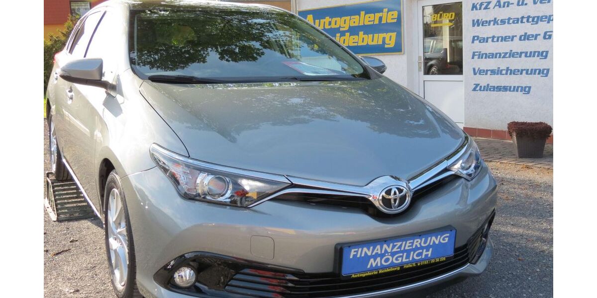 Toyota Auris 51.000 km 13.740 &euro; Halle/ Saale 06116
