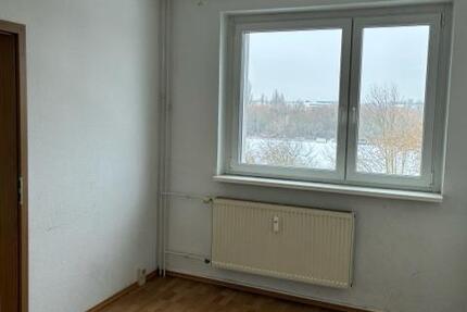 * kleinerer Renovierungsbedarf * Blumenviertel * Fahrstuhl * 4 zimmer