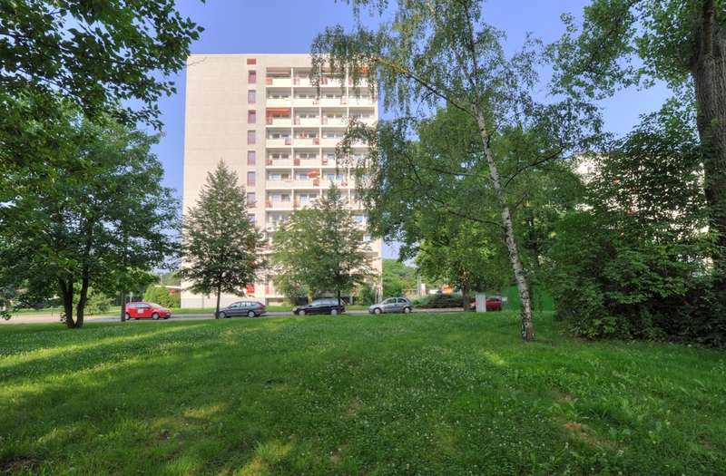 Wohnung zum Mieten in Halle 220 € 26.3 m²