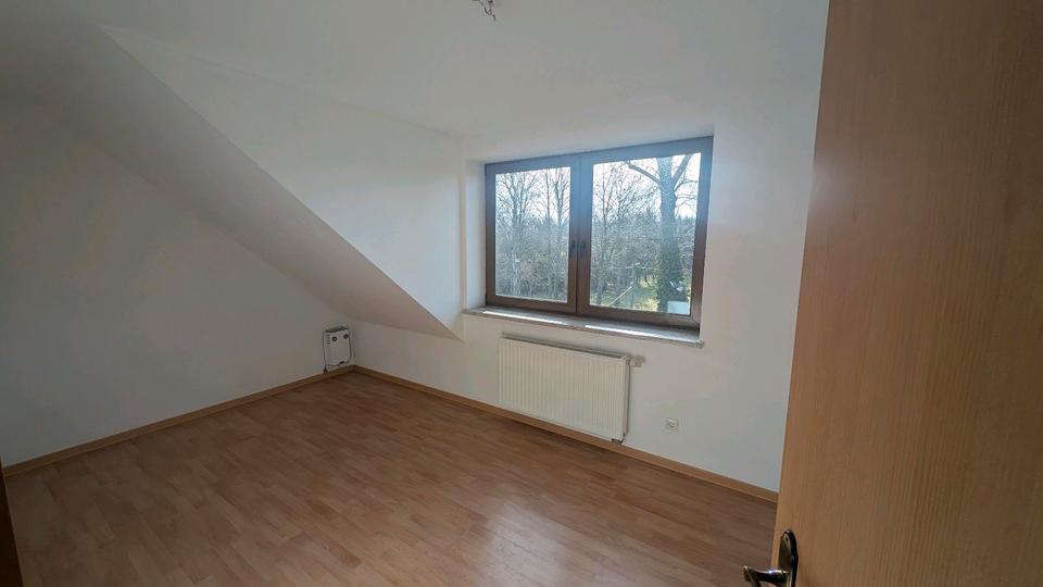 Dachgeschoßwohnung Schkeuditz - 3 Zimmer, 106 m&sup2;, 700&euro; | Angebot:25291764