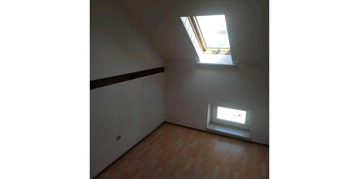 Dachgeschoßwohnung Halle (Saale) Büschdorf - 2.5 Zimmer, 47 m&sup2;, 380&euro; | Angebot:25829205