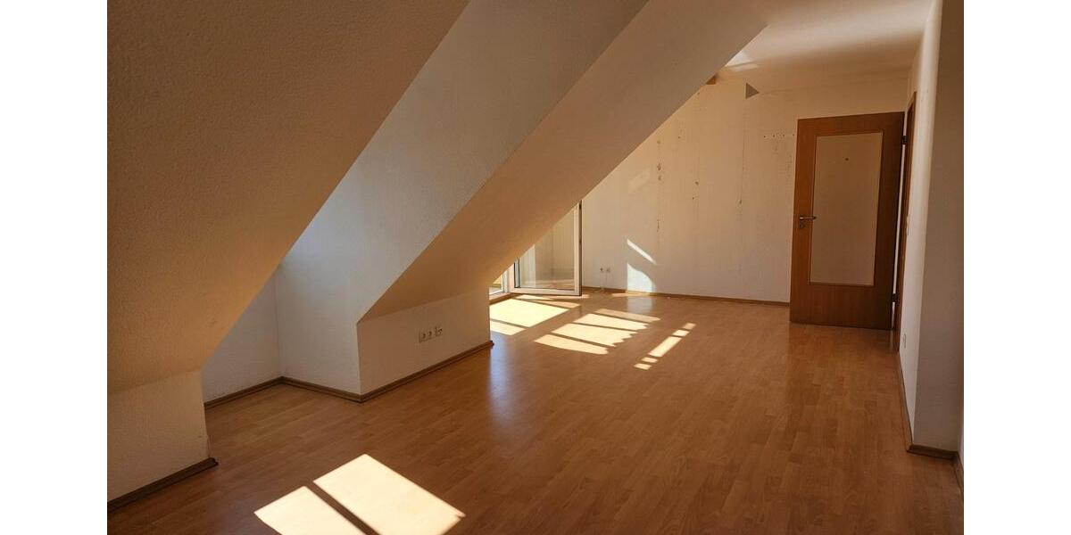 Dachgeschoßwohnung Leuna - 3 Zimmer, 68 m&sup2;, 625&euro; | Angebot:27621981
