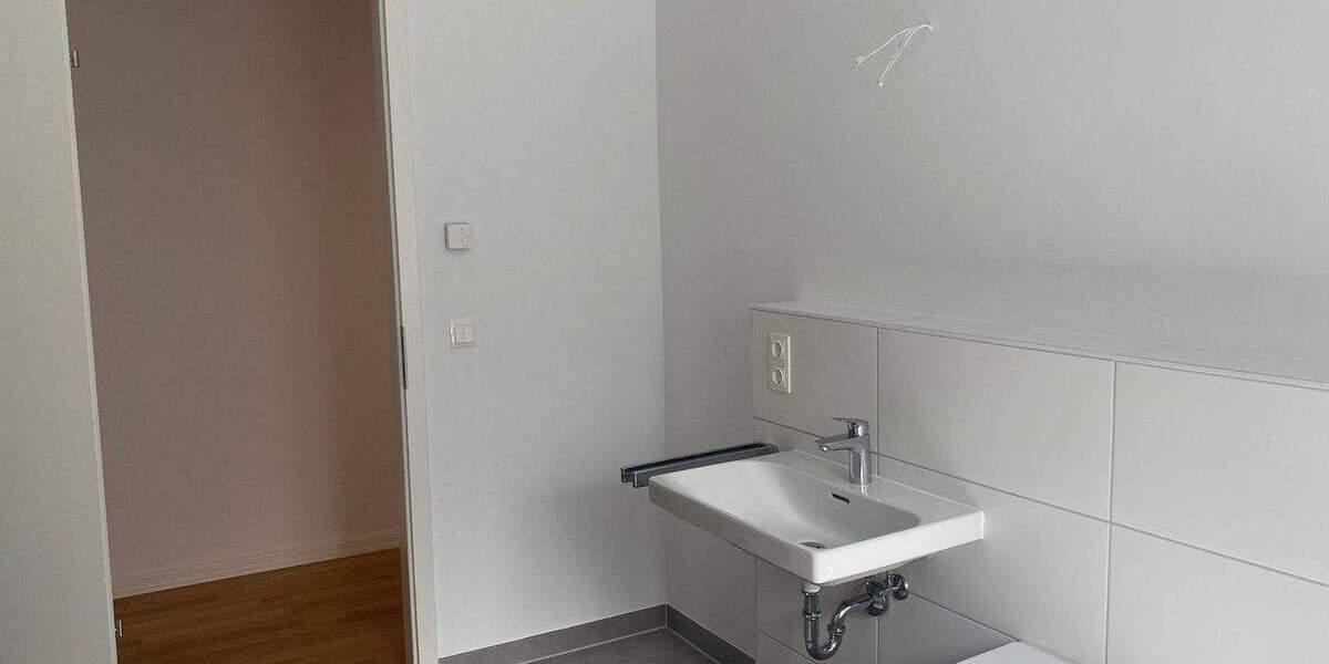 Etagenwohnung Halle (Saale) Innenstadt - 4 Zimmer, 101 m&sup2;, 1.300&euro; | Angebot:26274022