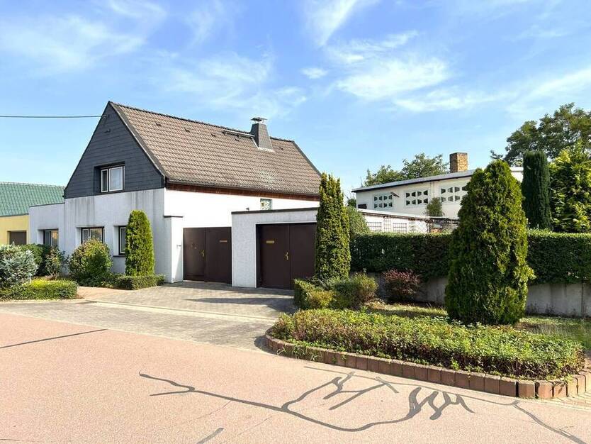 Idyllisches Einfamilenhaus mit Garage, überdachter Terrasse u. Garten in unmittelbarer Goitzschenähe