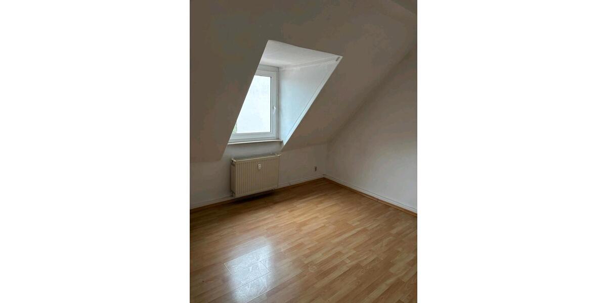 Dachgeschoßwohnung Merseburg - 3 Zimmer, 59 m&sup2;, 400&euro; | Angebot:26522409