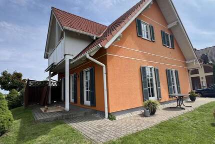 Haus zum Kaufen in Schkeuditz OT Glesien 445.000 € 146 m²