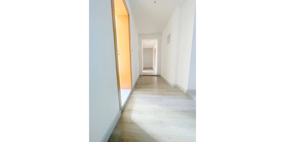 Etagenwohnung Lützen - 4 Zimmer, 110 m&sup2;, 850&euro; | Angebot:25689033