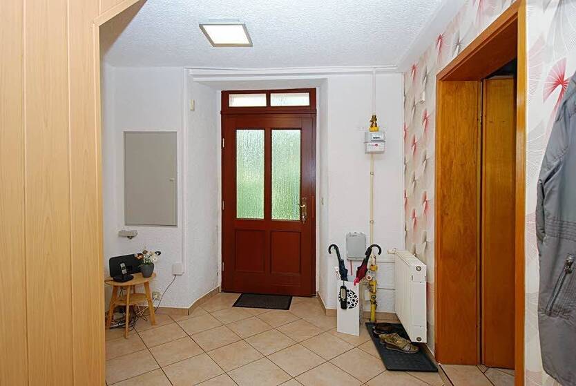 Nördlicher Saalekreis: Idyllisches Wohnen mit Platz für 2 Familien, Nebengelass & Pool 1 zimmer