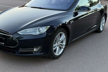 Tesla Model S 194.000 km 18.700 &euro; Halle Saale 06124