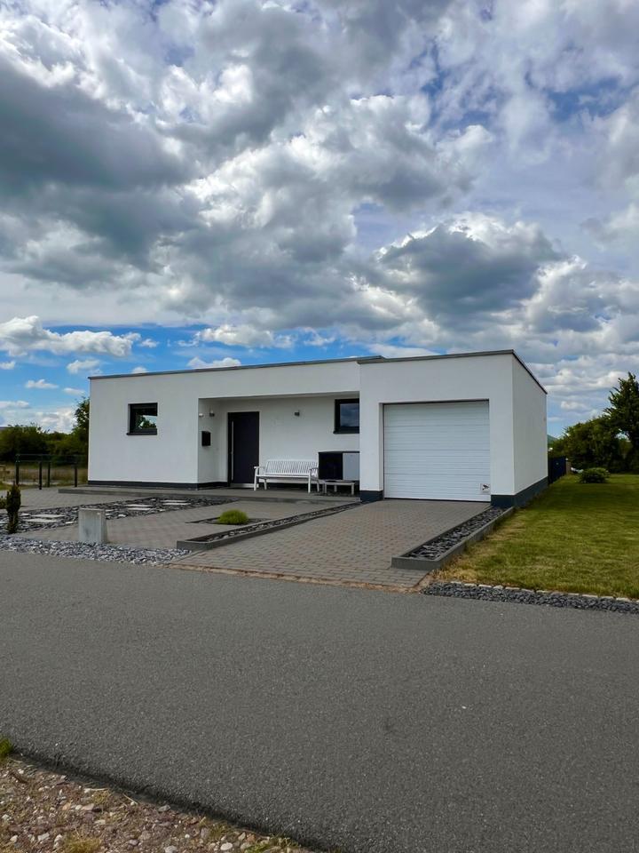 Möbliertes Haus mit Garten am See ( befristete Miete 6 Monaten )