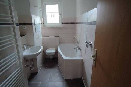 Wohnung Merseburg Kötzschen - 3 Zimmer, 58 m&sup2;, 379&euro; | Angebot:26879186