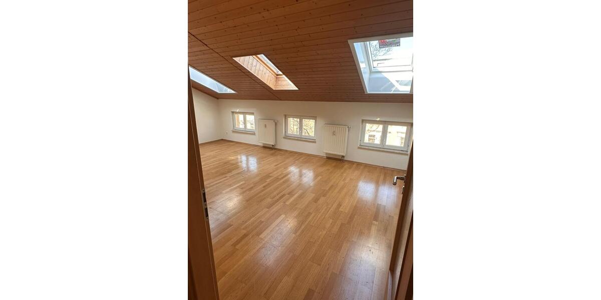 Dachgeschoßwohnung Halle (Saale) Damaschkestraße - 2 Zimmer, 38 m&sup2;, 425&euro; | Angebot:25796823