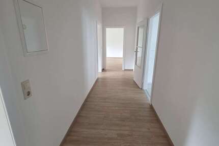 Wohnung Bitterfeld Bitterfeld - 4 Zimmer, 103 m&sup2;, 687&euro; | Angebot:27095378