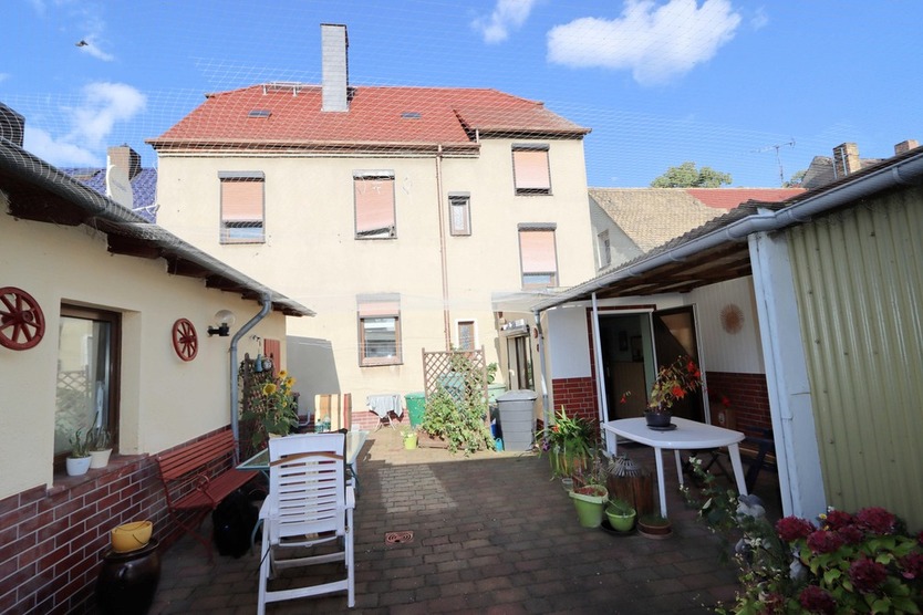 Zweifamilienhaus mit 2 getrennten Wohneinheiten - Garten - Nebengelass 7 zimmer