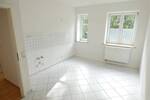 Schöne 2-Zi.-Wohnung mit Balkon, Bad mit Fenster im Grünen
