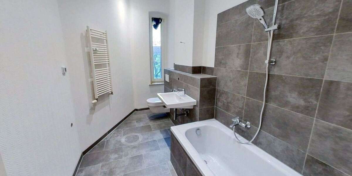 Etagenwohnung Bitterfeld Bitterfeld - 3 Zimmer, 87 m&sup2;, 140.000&euro; | Angebot:25901145