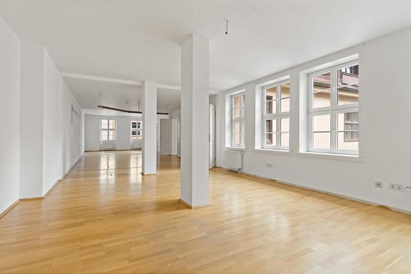 Hochwertige Bürofläche am Marktplatz - 176 m² - 360° Besichtigung zimmer