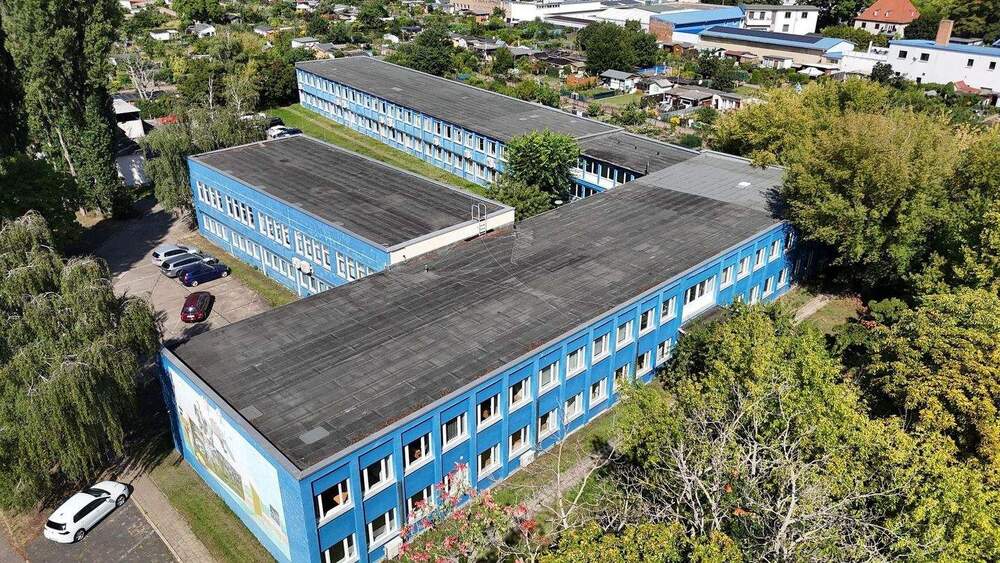 Provisionsfrei: Bürogebäude mit Ausbaupotenzial und genehmigter Hotelperspektive zimmer