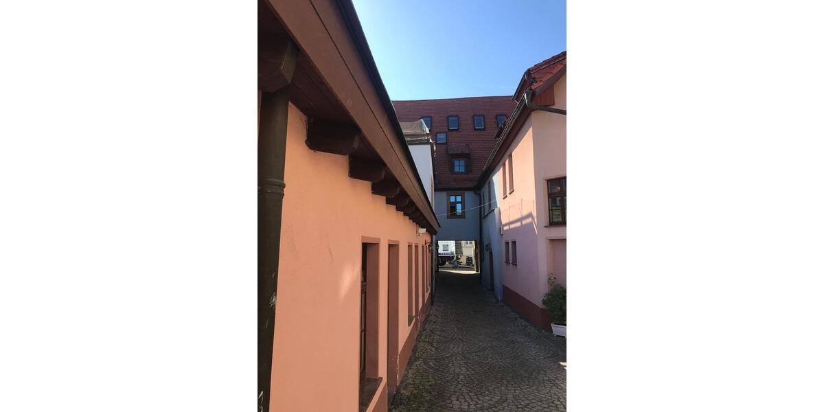 Dachgeschoßwohnung Querfurt - 5 Zimmer, 146 m&sup2;, 1.100&euro; | Angebot:25390515