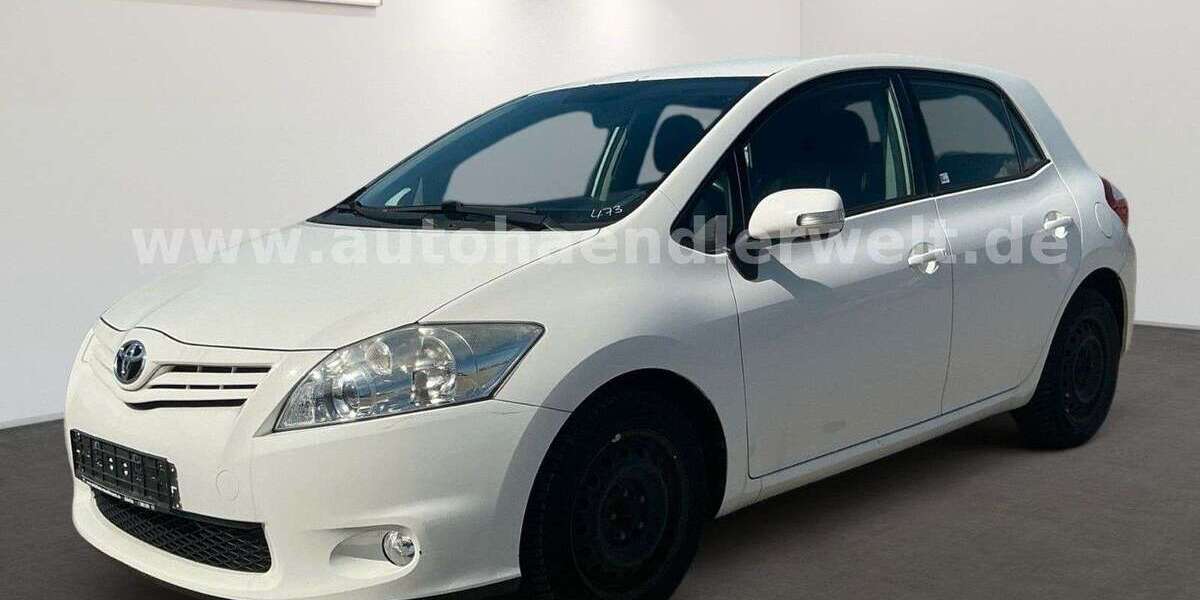 Toyota Auris 61.073 km 6.599 &euro; Sandersdorf-Brehna 06796