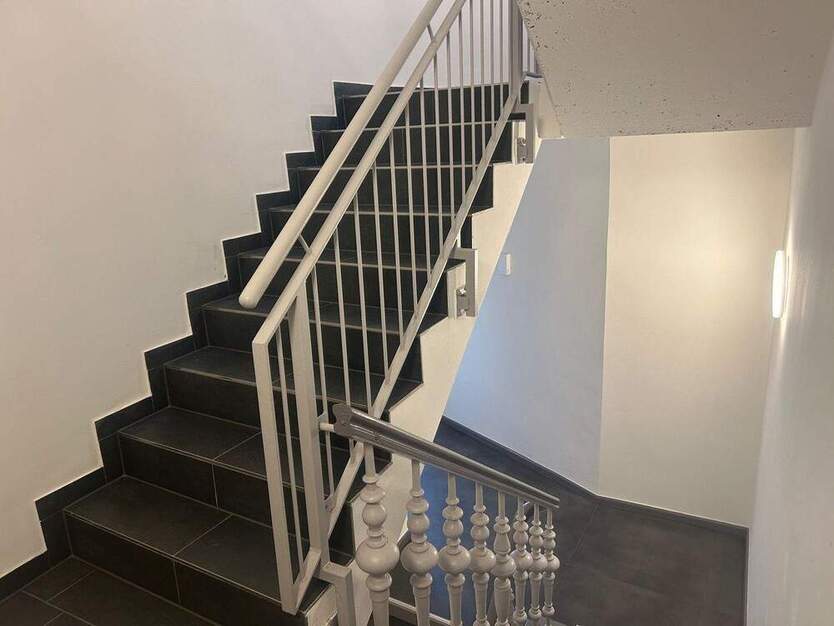 Luxuriöse 3-Zimmer-Wohnung mit Aufzug, Fußbodenheizung, Einbauküche, 2 Bädern & Wohnküche mit Balkon!