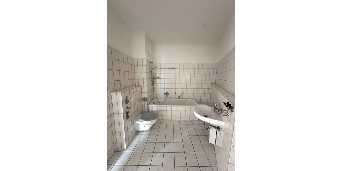 Etagenwohnung Bitterfeld-Wolfen Bitterfeld - 2 Zimmer, 69 m&sup2;, 450&euro; | Angebot:26016538