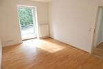 Schöne 2-Zi.-Wohnung mit Balkon, Bad mit Fenster im Grünen