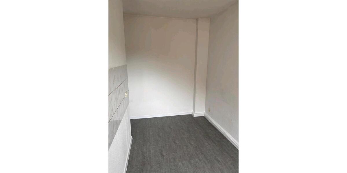 Dachgeschoßwohnung Merseburg - 3 Zimmer, 59 m&sup2;, 400&euro; | Angebot:26522409