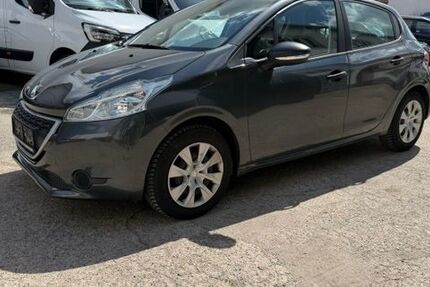 Peugeot 208 74.500 km 3.890 &euro; Halle 06118