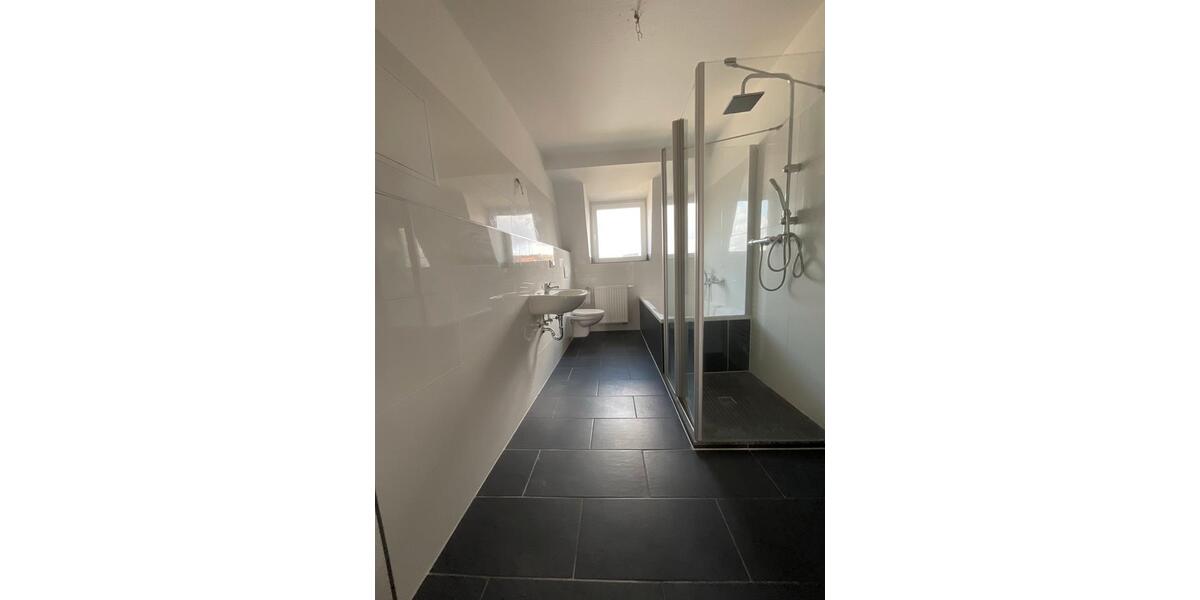 Dachgeschoßwohnung Halle (Saale) Damaschkestraße - 3 Zimmer, 91 m&sup2;, 728&euro; | Angebot:25947778