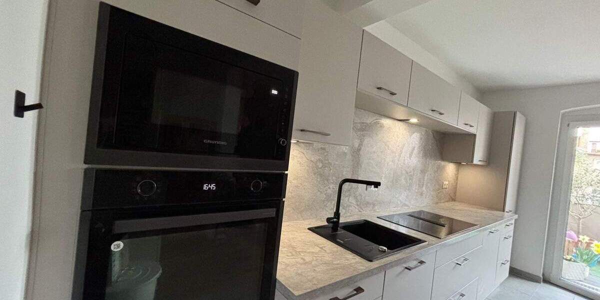 Etagenwohnung Halle (Saale) Innenstadt - 4 Zimmer, 101 m&sup2;, 1.300&euro; | Angebot:26274022