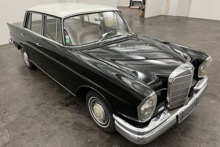 Mercedes 220