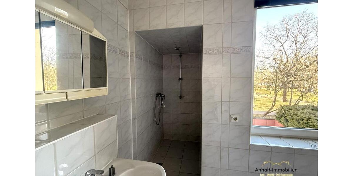Etagenwohnung Bitterfeld-Wolfen Bitterfeld - 2 Zimmer, 69 m&sup2;, 410&euro; | Angebot:25342043