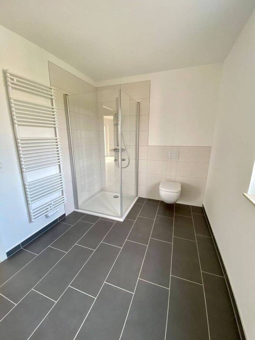 Einziehen und Wohlfühlen! Haushälfte mit Fußbodenheizung, Garage und Garten zu verkaufen! 4 zimmer