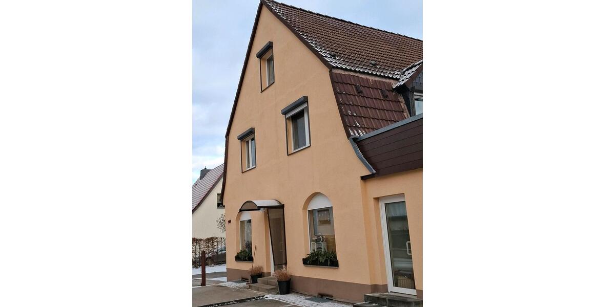 Etagenwohnung Halle (Saale) Büschdorf - 4 Zimmer, 90 m&sup2;, 1.125&euro; | Angebot:24454800