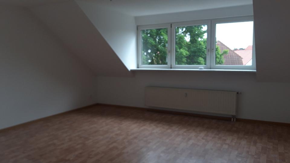 Dachgeschoßwohnung Leuna - 3 Zimmer, 64 m&sup2;, 384&euro; | Angebot:25217746