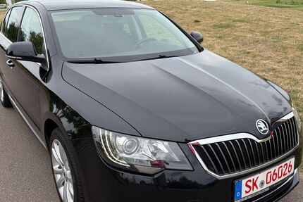 Skoda Superb 211.000 km 8.999 &euro; HALLE 06116