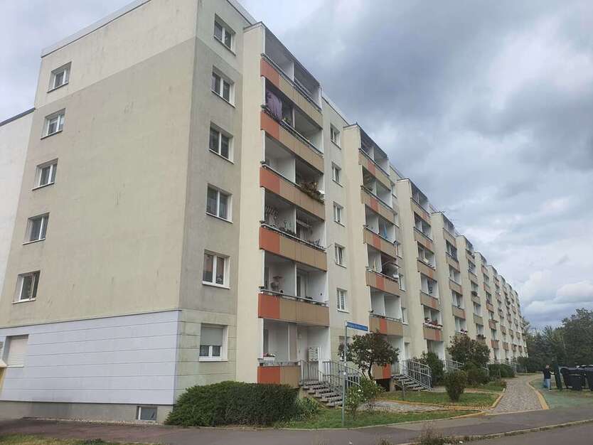 Wohnung zum Mieten in Halle 339,90 € 56.65 m²