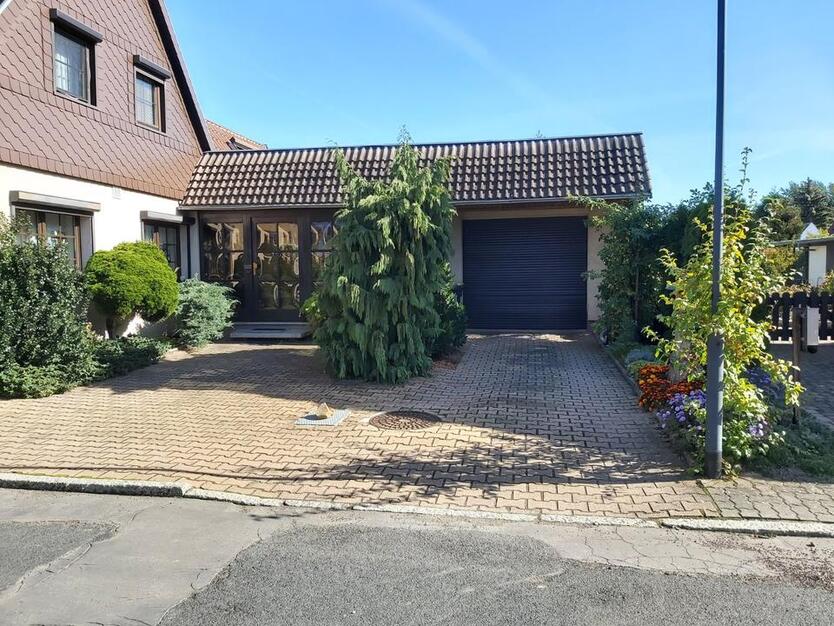 Eigenheim 180 m² Garage 50 m² Pool Sauna Garten
