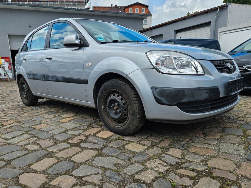 Kia Rio 102.000 km 2.390 € Leipzig 04229