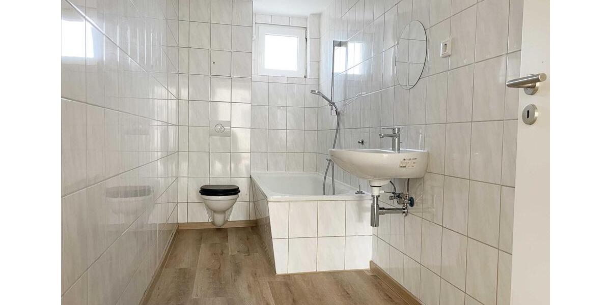 Dachgeschoßwohnung Halle (Saale) Damaschkestraße - 3 Zimmer, 75 m&sup2;, 667&euro; | Angebot:25307702