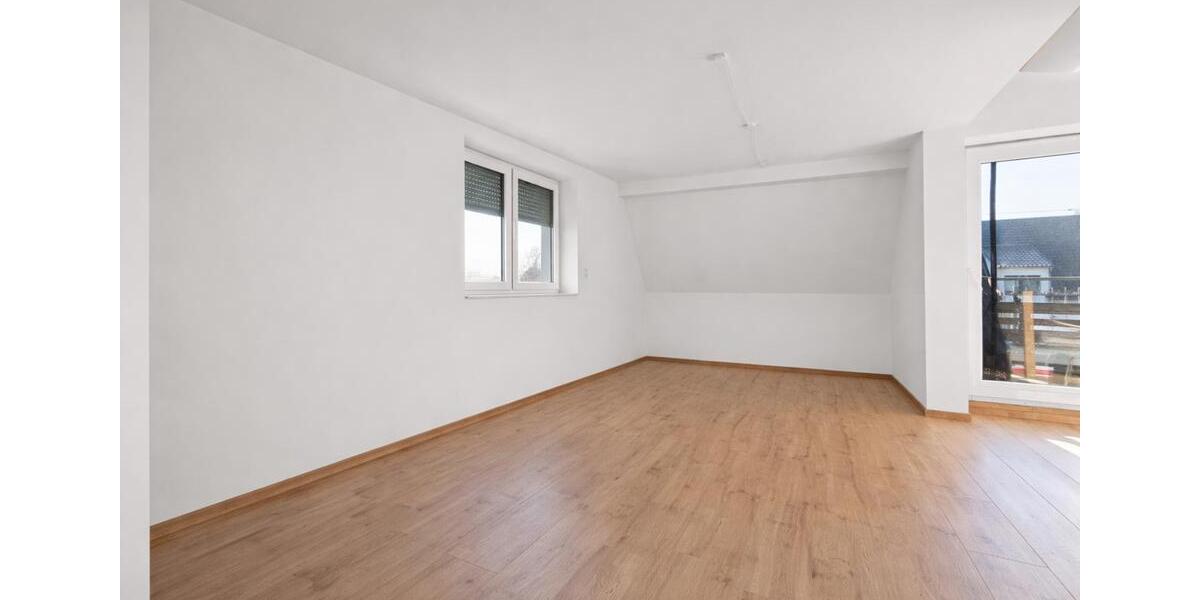 Dachgeschoßwohnung Bitterfeld-Wolfen Bitterfeld - 4 Zimmer, 93 m&sup2;, 840&euro; | Angebot:25569007