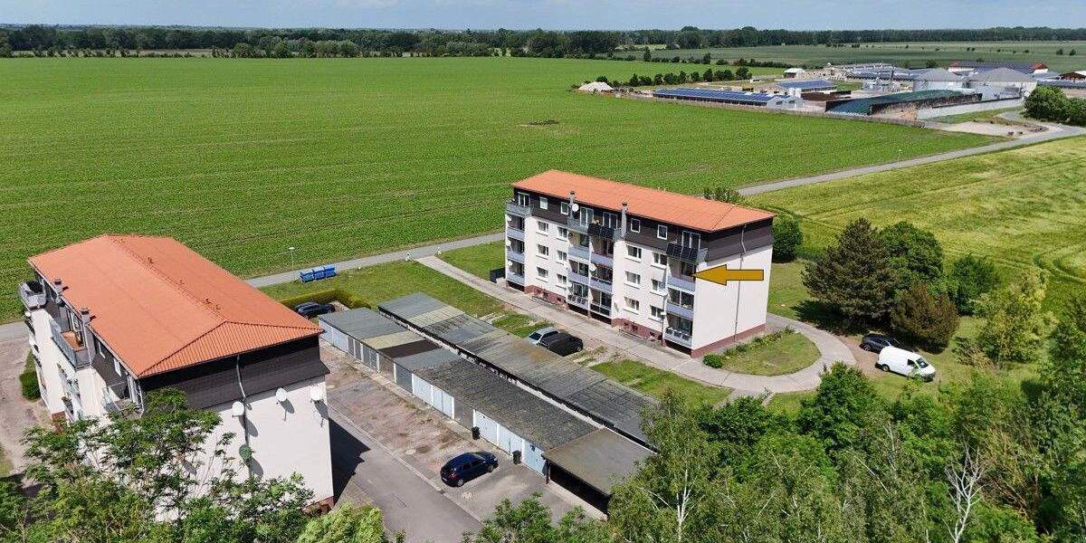 Familienfreundliche Eigentumswohnung mit Einbauküche, 2x Balkonen und 2x Garagen in Löberitz 5 zimmer