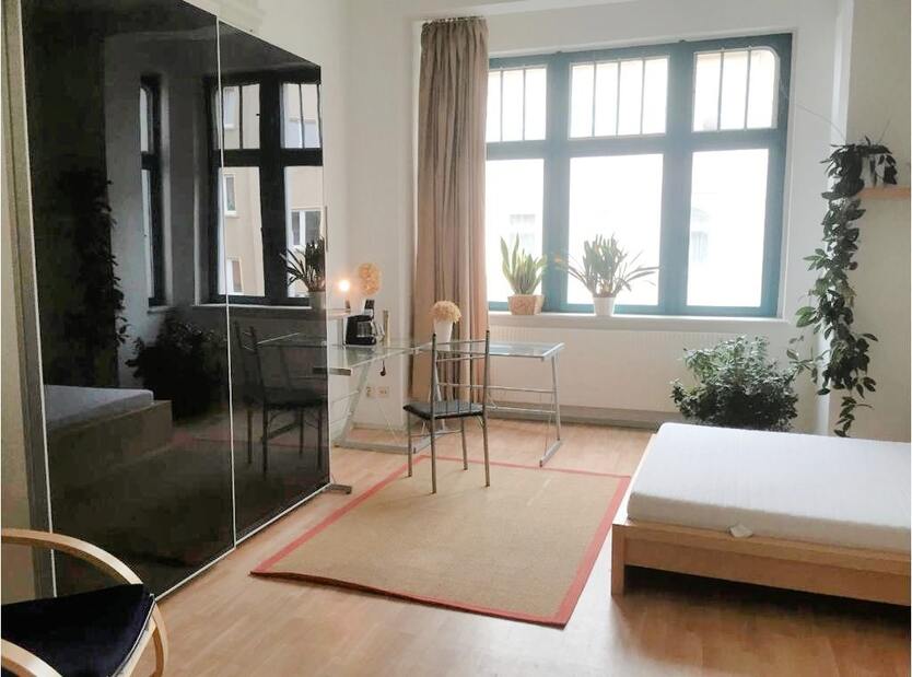 Unweit der Hochschule Anhalt - Mehrfamilienhaus - Schön gelegen 15 zimmer