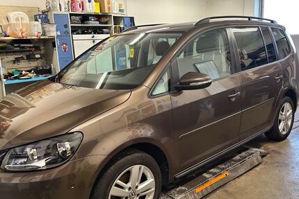 VW Touran 182.563 km 5.499 &euro; Kabelsketal/OT Großkugel 06184