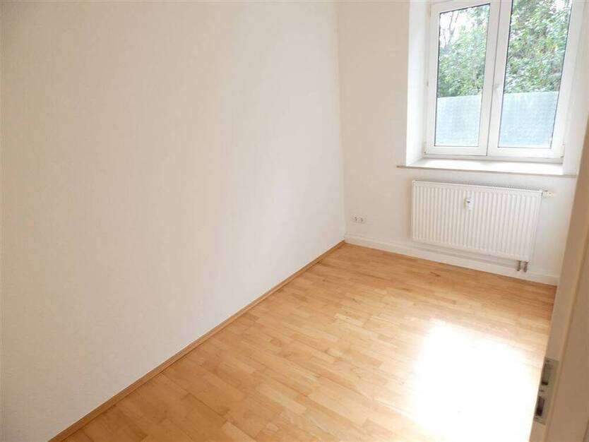 Schöne 2-Zi.-Wohnung mit Balkon, Bad mit Fenster im Grünen