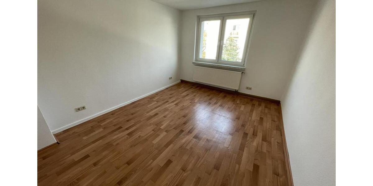 Dachgeschoßwohnung Merseburg - 2 Zimmer, 49 m&sup2;, 380&euro; | Angebot:25589742